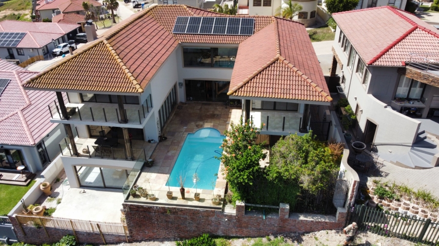 5 Bedroom Property for Sale in Avonddans Western Cape